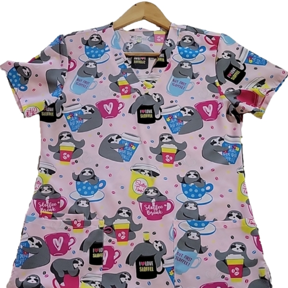 CUTE SCRUB TOP